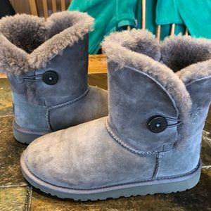 UGG Bailey Button